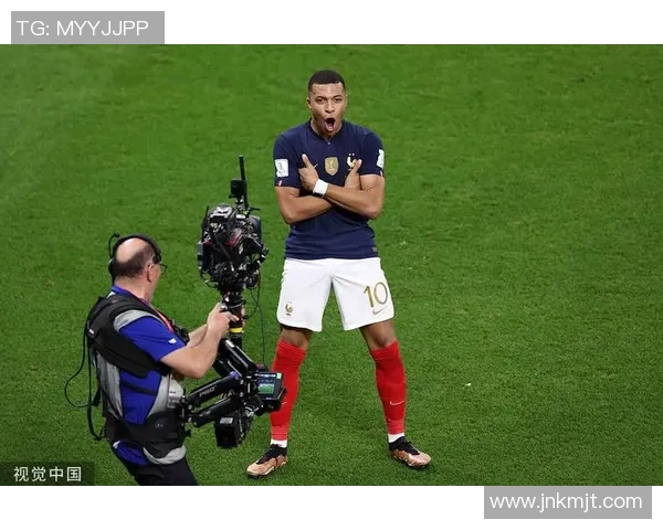 深入解析法国足球明星的辉煌成就与场上表现的综合评价 深入解析法国足球明星的辉煌成就与场上表现的综合评价