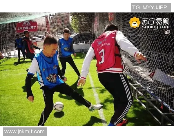 红地毯上闪耀的足球明星们展现魅力与风采的盛大时刻 红地毯上闪耀的足球明星们展现魅力与风采的盛大时刻