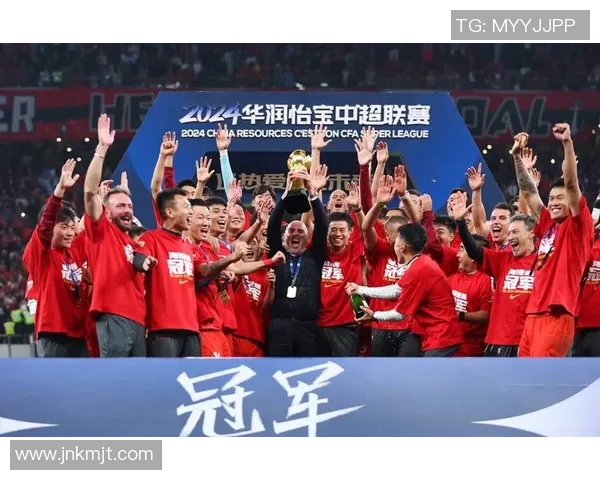 周姓足球明星的辉煌历程与成就揭秘 周姓足球明星的辉煌历程与成就揭秘