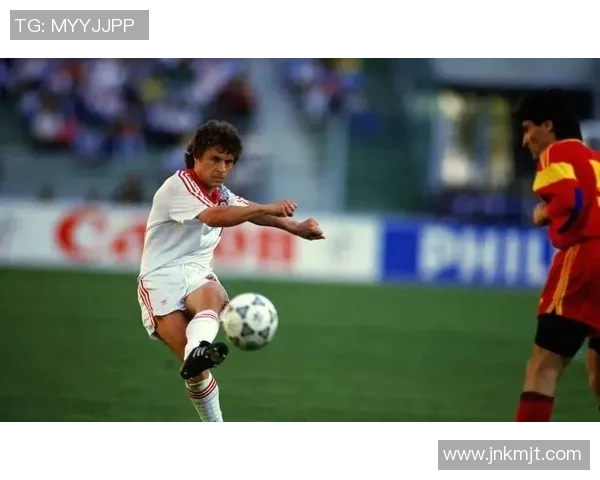 回顾历史足球巨星的辉煌成就与传奇故事，谁是你心中的足球偶像