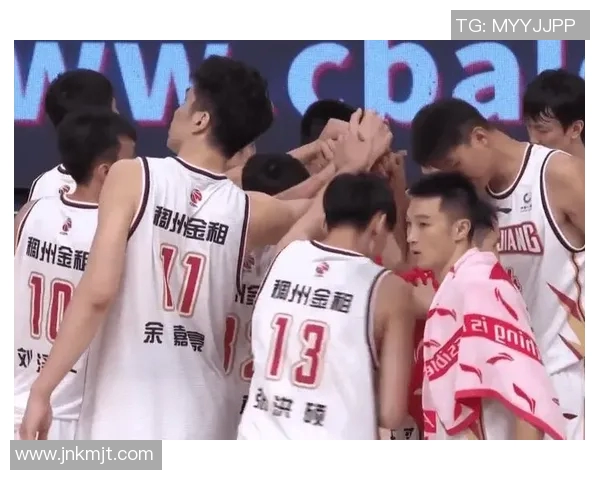 成都篮球队以99分高居大师赛积分榜首位展现强劲实力